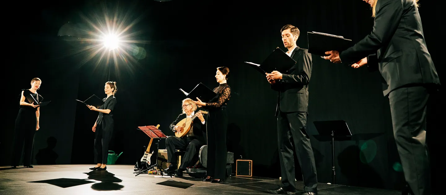 Szene aus "Konzert im KUB", 2020 im Festspielhaus, Musiker:innen auf der Bühne