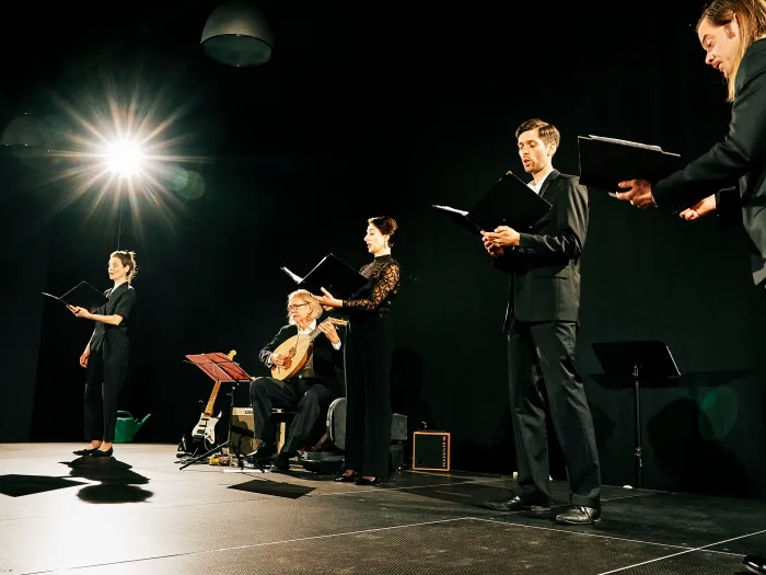 Szene aus "Konzert im KUB", 2020 im Festspielhaus, Musiker:innen auf der Bühne