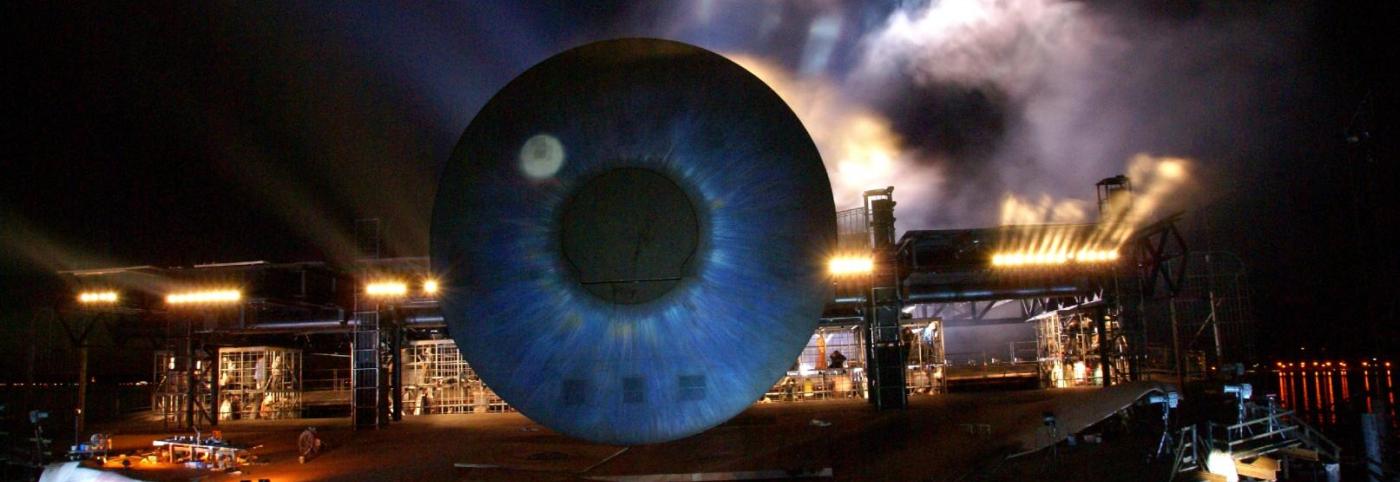 Tosca - Seebühne - Bregenzer Festspiele - Bühnenbild mit großem Auge