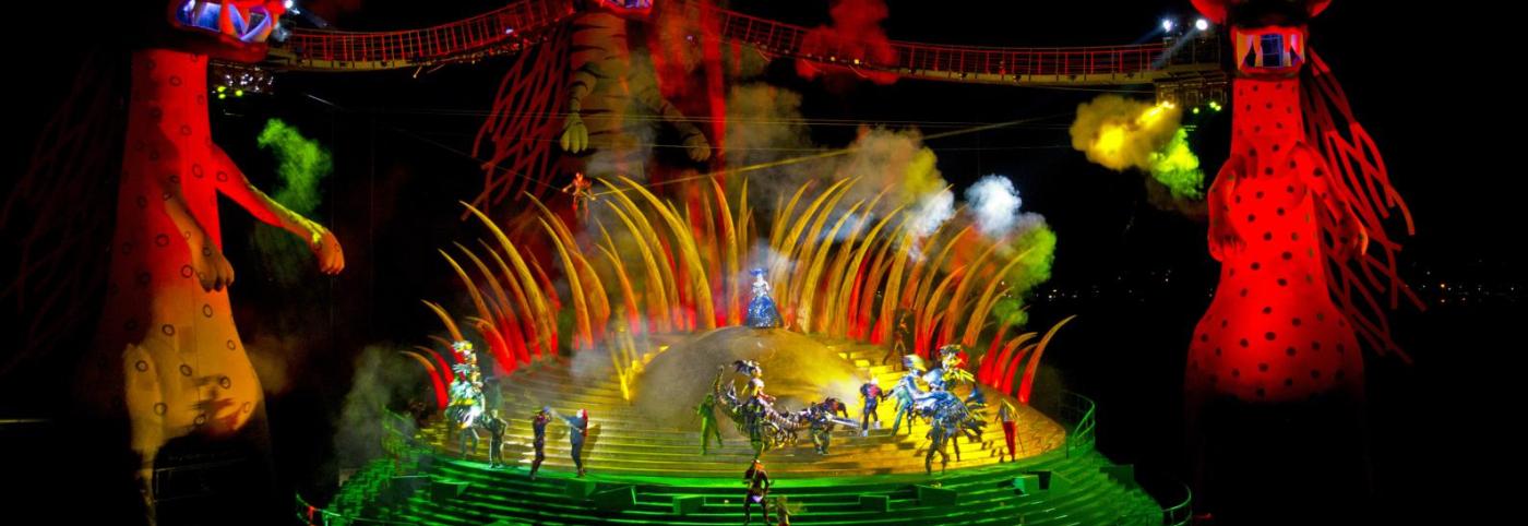 Die Zauberflöte-Seebühne-Bregenzer Festspiele-Bühnenbild farbig beleuchtet