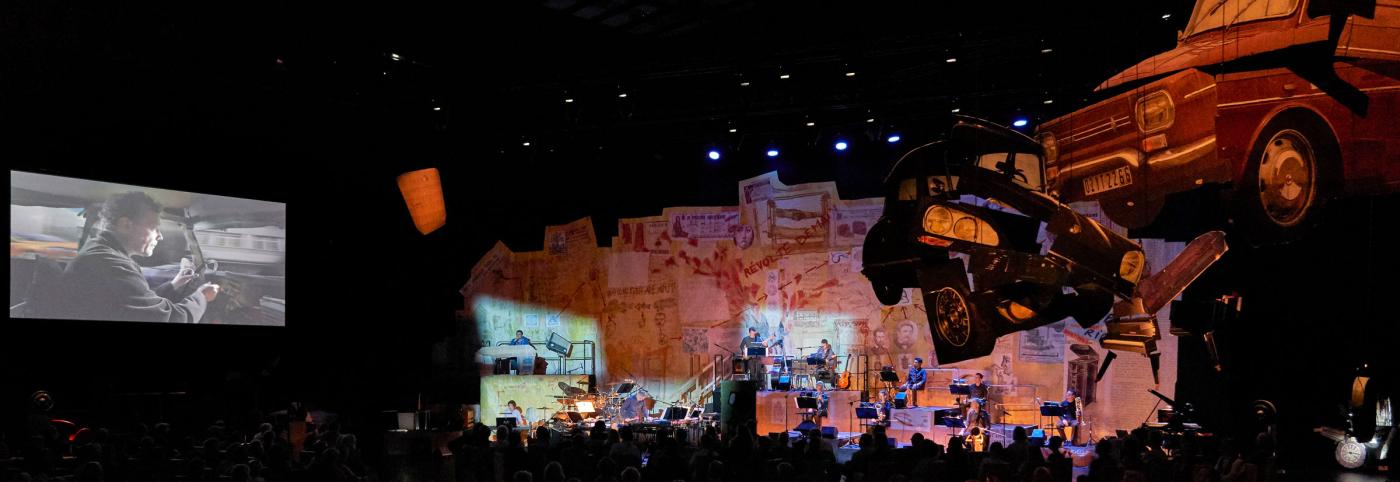 © Bregenzer Festspiele / Anja Köhler Wunderwandelwelt - Werkstattbühne - Bregenzer Festspiele - Orchester auf verspieltem Bühnenbild
