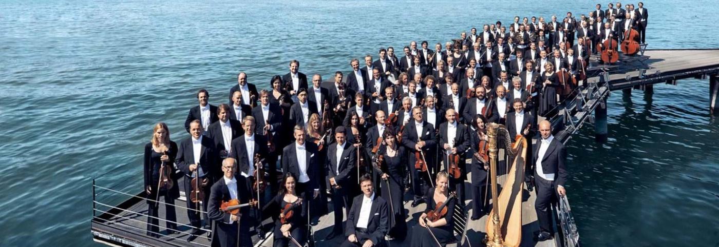 Wiener Symphoniker - Festspielhaus - Bregenzer Festspiele - Ganzes Orchester auf dem Steg zur Seebühne