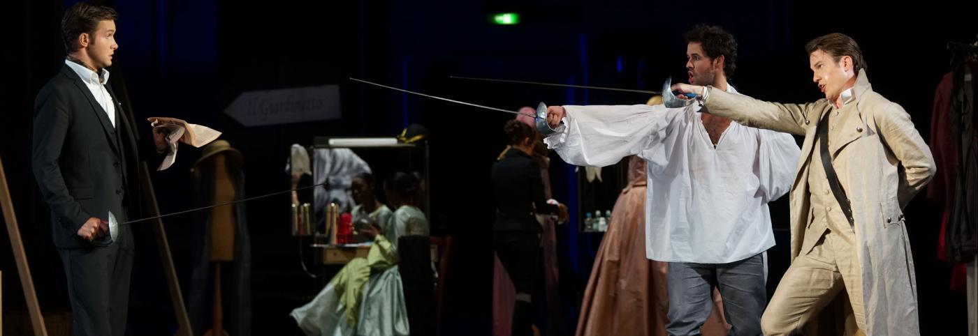Cosi fan Tutte - Theater am Kornmarkt - Bregenzer Festspiele - zwei Fechter auf der Bühne