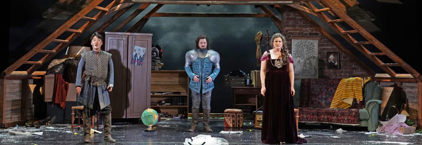 © Bregenzer Festspiele / Karl Forster Armida - Theater am Kornmarkt - Bregenzer Festspiele - Bühnenbild mit nachgestelltem Dachboden