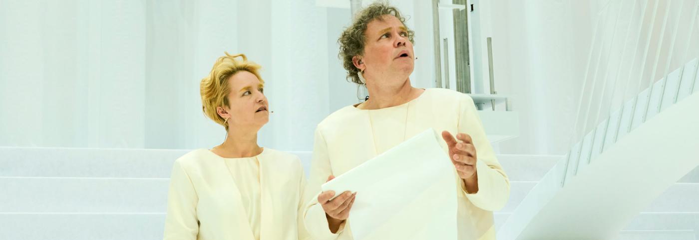 © Bregenzer Festspiele / Anja Köhler Wind - Werkstattbühne - Bregenzer Festspiele - zwei SchauspielerInnen in weißem Kostüm