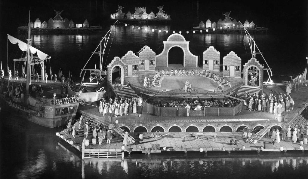 Zar und Zimmermann - Seebühne - Bregenzer Festspiele - Bühnenbild