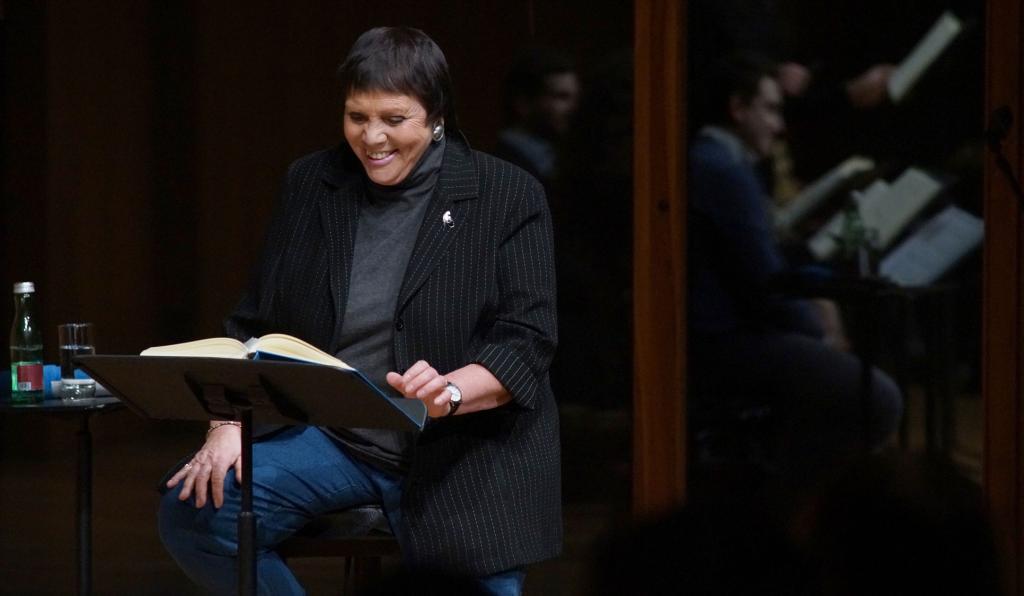 Meisterklasse - Brigitte Fassbaender - Festspielhaus - Bregenzer Festspiele - Detailaufnahme Fassbaender hinter Notenständer
