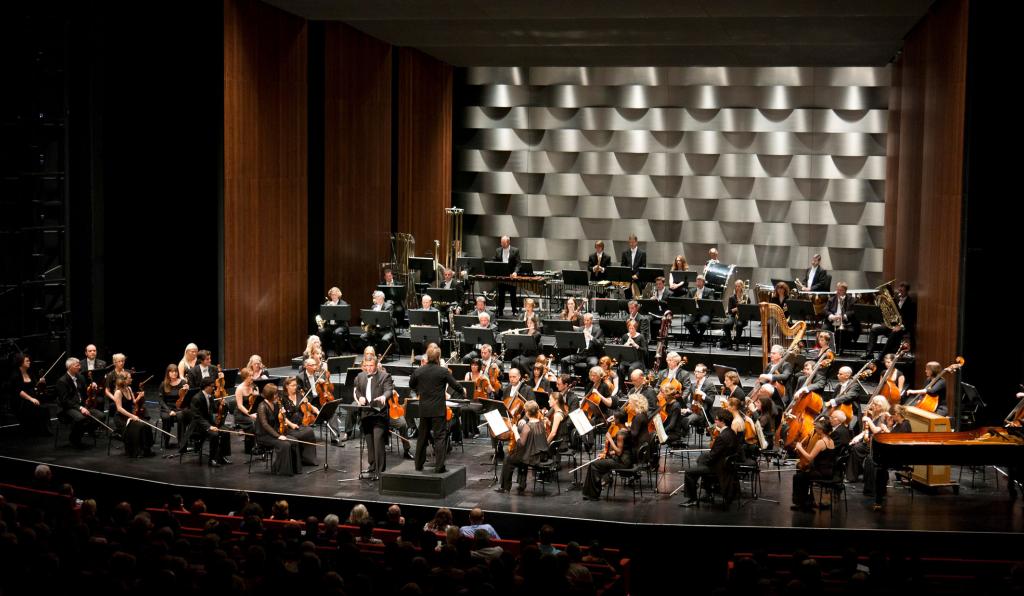 Orchesterkonzert - Festspielhaus - Bregenzer Festspiele - Ganzes Orchester auf der Bühne