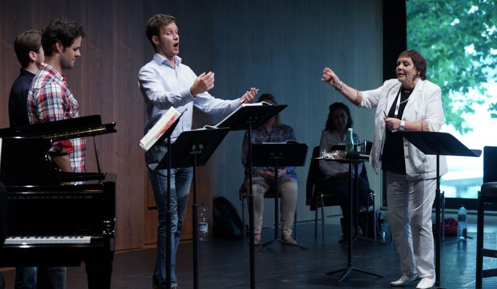 Meisterklasse - Brigitte Fassbaender - Festspielhaus - Bregenzer Festspiele - MusikerInnen auf der Bühne mit Fassbaender