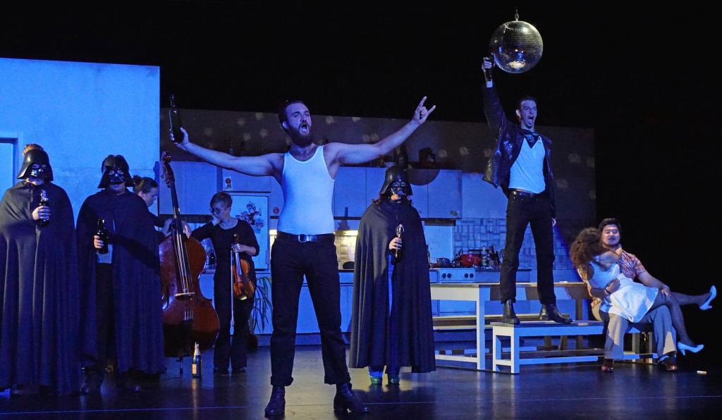 Don Giovanni - Theater am Kornmarkt - Bregenzer Festspiele - SchauspielerInnen in Darth Vader Kostüm