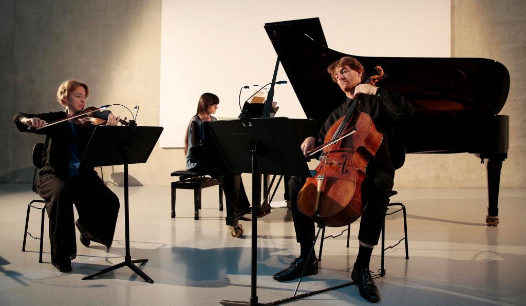 Konzert im KUB-Bregenzer Festspiele-MusikerInnen mit Klavier Cello und Geige