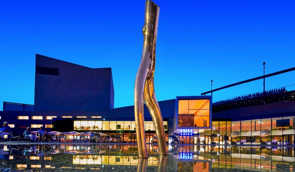 Festtage im Festspielhaus - Bregenzer Festspiele - Vorplatz bei Abendstimmung