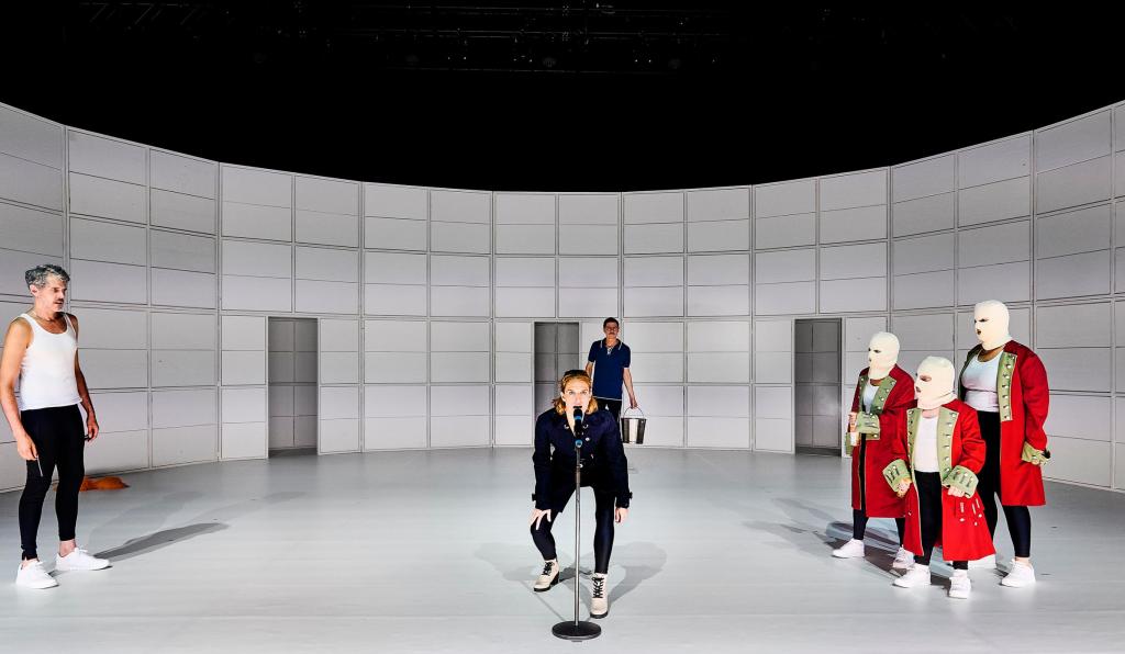 Mondmilch trinken-Werkstattbühne-Bregenzer Festspiele-Bühnenbild